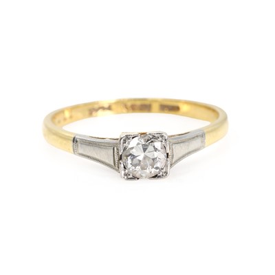 Lot 1140 - A diamond single stone ring