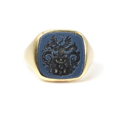 Lot 1413 - An onyx signet ring