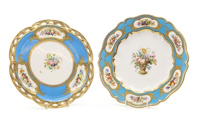 Lot 175 - Two Coalbrookdale porcelain cabinet plates