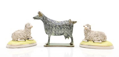 Lot 194 - A Pearlware cow creamer