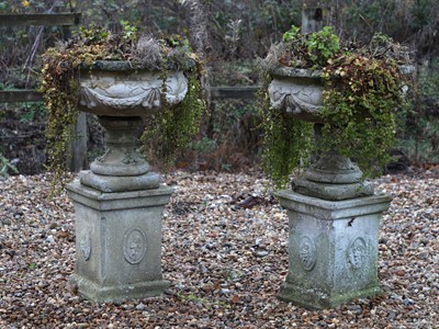 Lot 761 - A pair of reconstituted garden urns