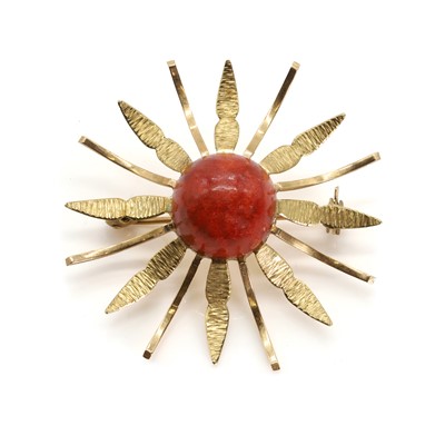 Lot 1073 - A floral brooch