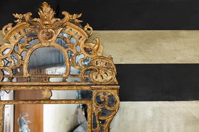 Lot 356 - A Régence giltwood mirror