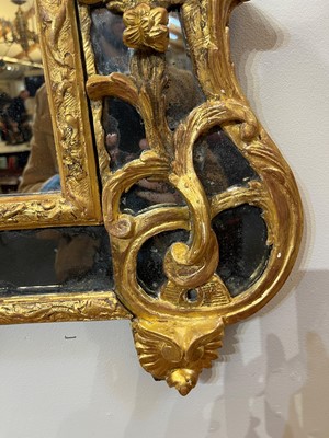 Lot 356 - A Régence giltwood mirror