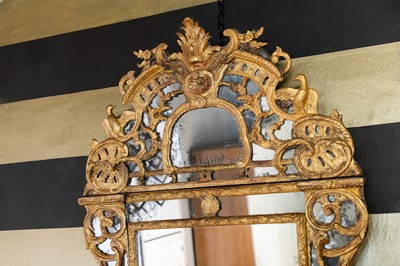 Lot 356 - A Régence giltwood mirror