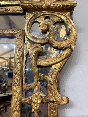 Lot 356 - A Régence giltwood mirror