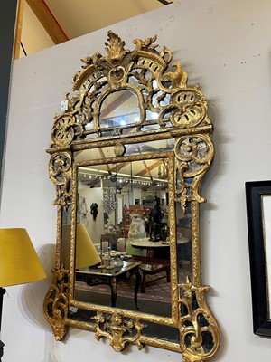 Lot 356 - A Régence giltwood mirror