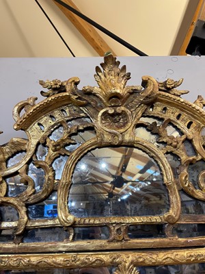 Lot 356 - A Régence giltwood mirror