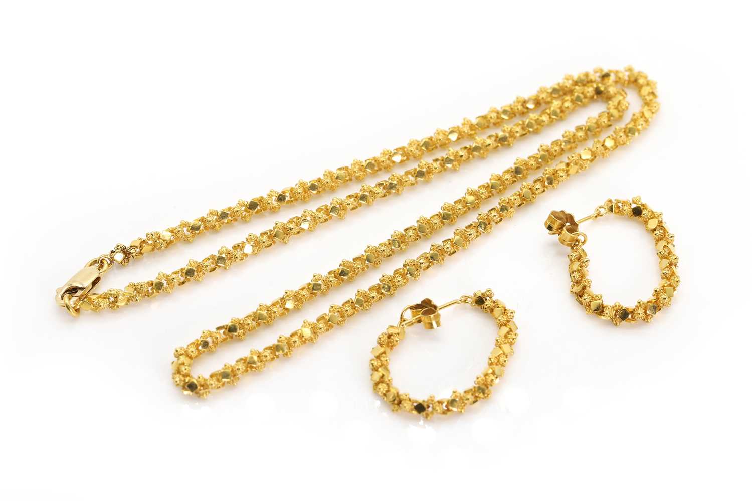 Lot 1252 - A high carat gold necklace and earrings set