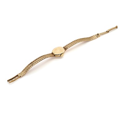 Lot 1495 - A ladies' 9ct gold Bulova mechanical bracelet watch