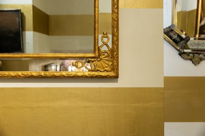 Lot 47 - A Régence giltwood mirror