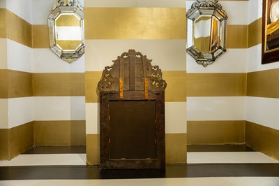 Lot 47 - A Régence giltwood mirror