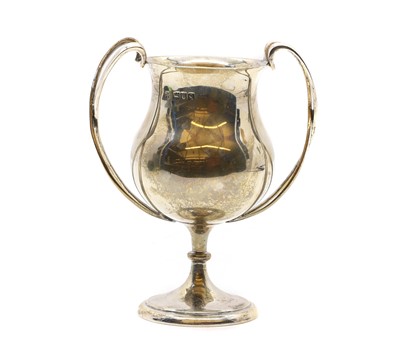 Lot 47 - An Art Nouveau silver trophy cup