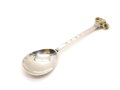 Lot 62 - The Clothworkers Company Silver Millennium Presentation Spoon