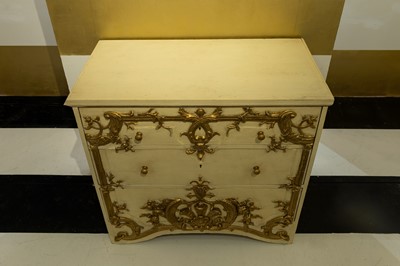 Lot 88 - A painted and parcel-gilt chest of drawers