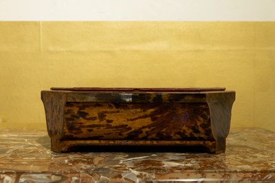 Lot 368 - A tortoiseshell box