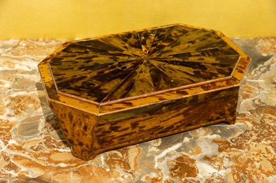 Lot 368 - A tortoiseshell box