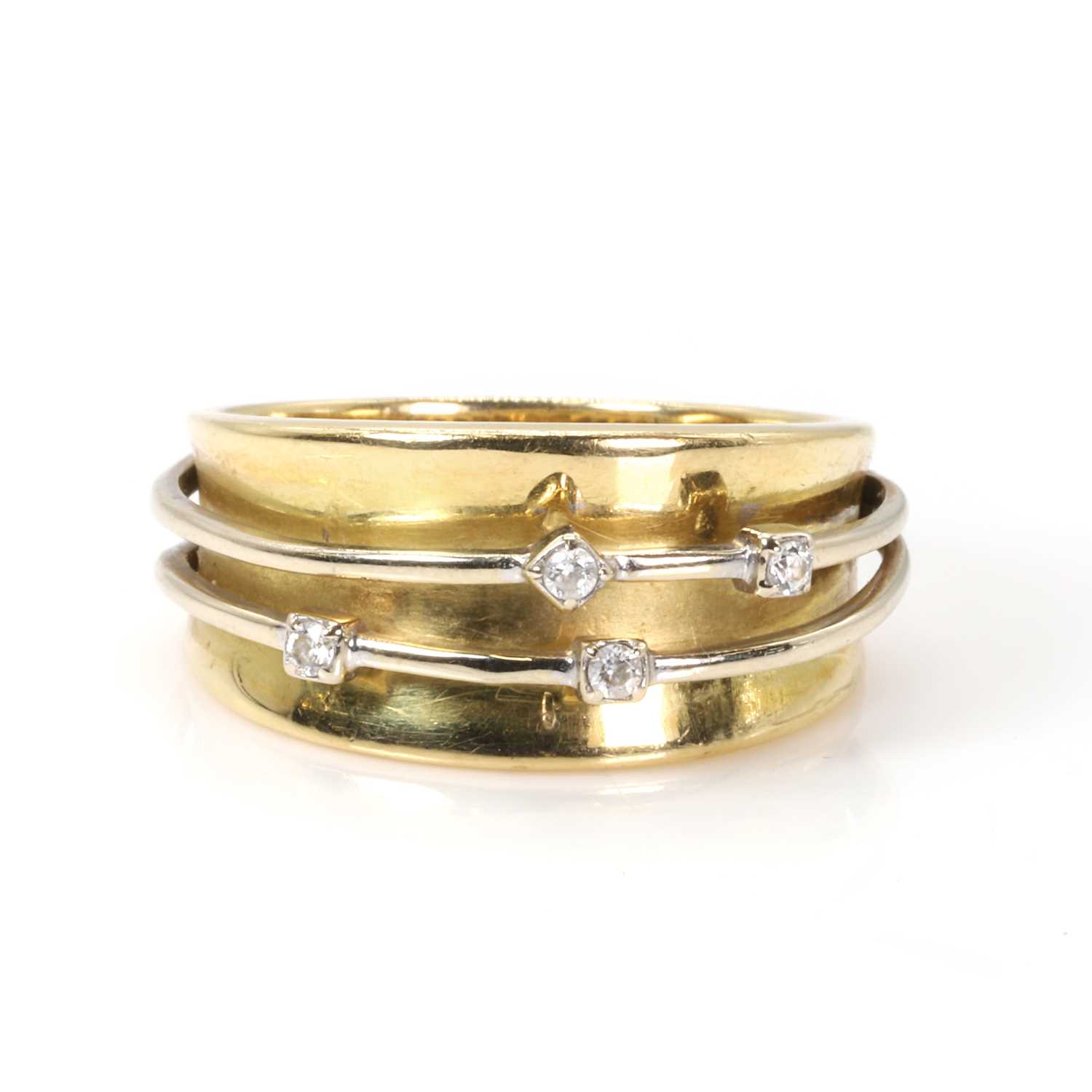 Lot 194 - A two colour gold dress ring,