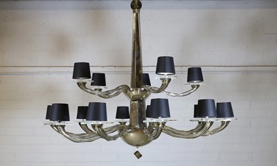 Lot 280 - A Holly Hunt fifteen-light glass chandelier