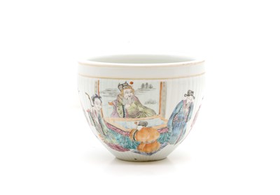 Lot 98 - A Chinese famille rose pot