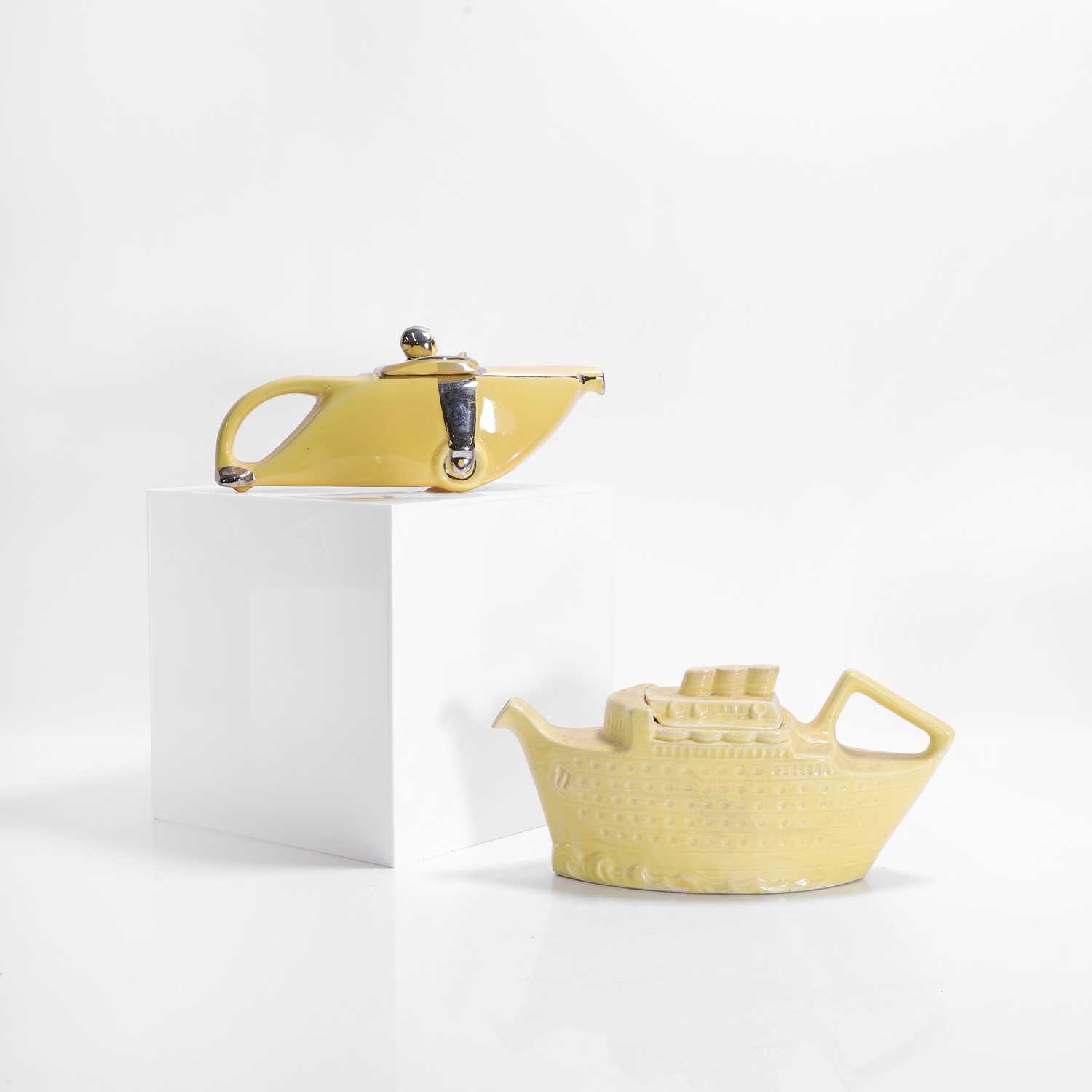 Lot 166 - A Sadler 'T-Plane' teapot and cover