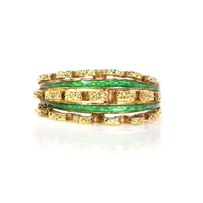 Lot 70 - An 18ct gold and enamel ring