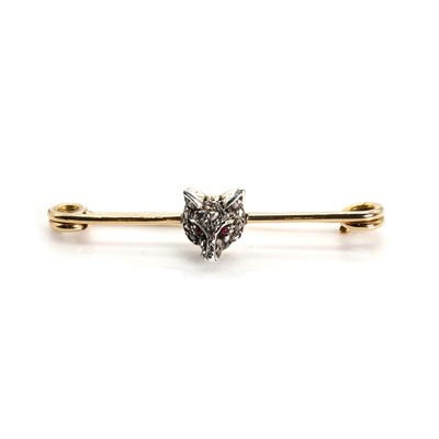 Lot 32 - An early 20th century diamond and ruby fox head brooch