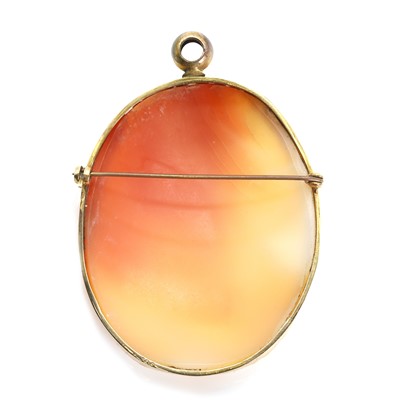 Lot 222 - A large shell cameo brooch
