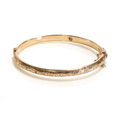 Lot 33 - An Edwardian 9ct gold bangle