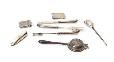 Lot 15 - A collection of silver items