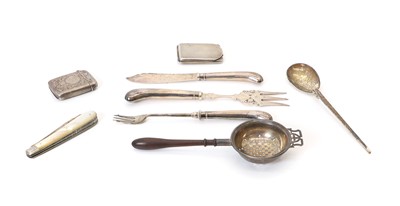 Lot 15 - A collection of silver items