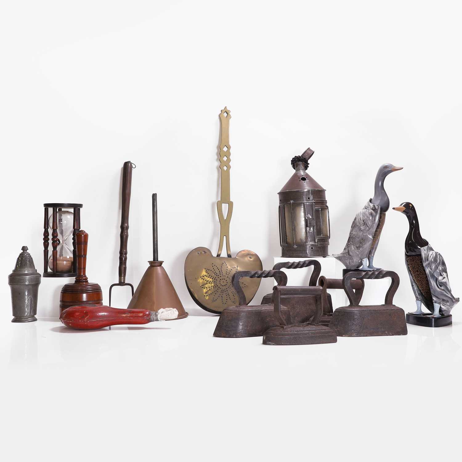 Lot 157 - A collection of kitchenwares