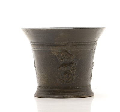 Lot 250 - A bronze mortar