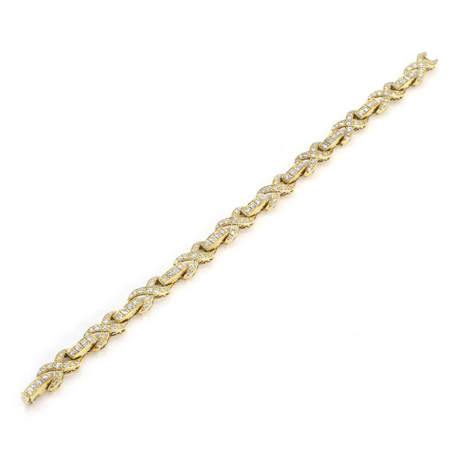 Lot 74 - A diamond infinity link bracelet