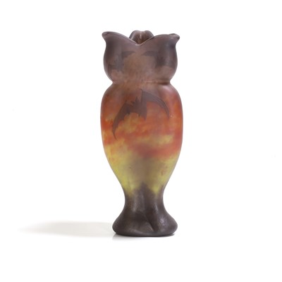 Lot 39 - A Daum cameo glass 'Bat' vase