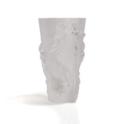 Lot 324 - A Lalique glass 'Cherub' vase