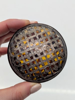 Lot 140 - A silver and tortoiseshell snuff box