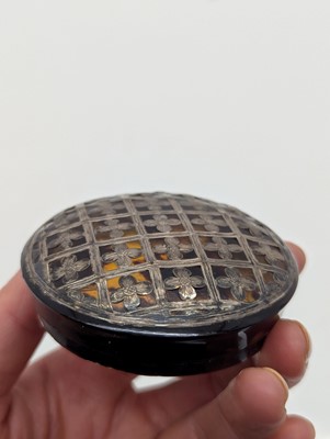 Lot 140 - A silver and tortoiseshell snuff box