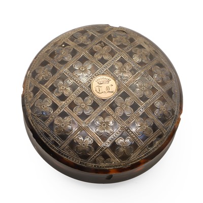 Lot 140 - A silver and tortoiseshell snuff box