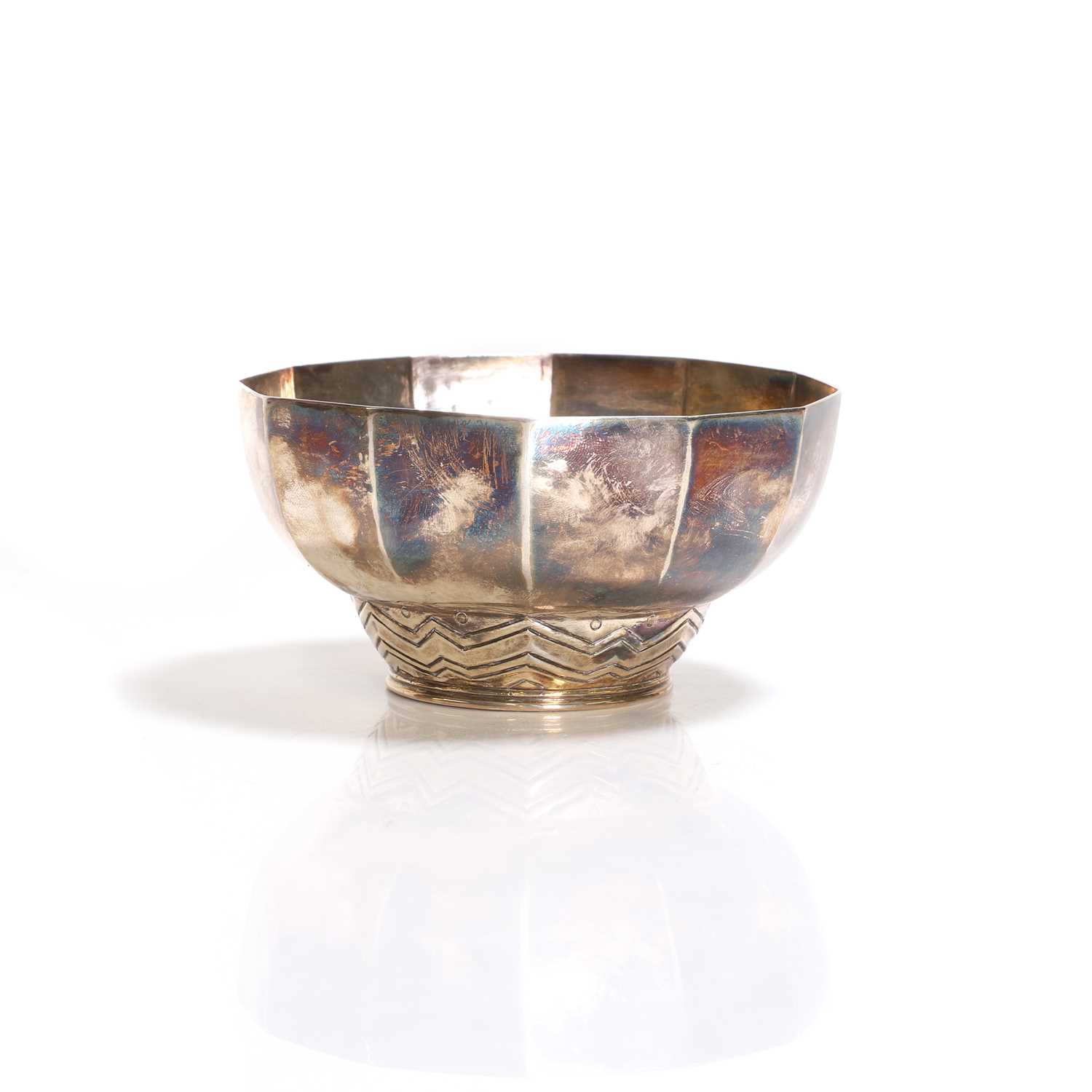 Lot 18 - A silver bowl