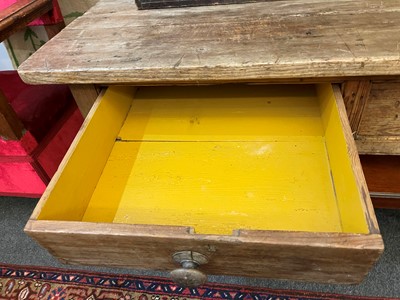 Lot 419 - A scrubbed pine farmhouse table
