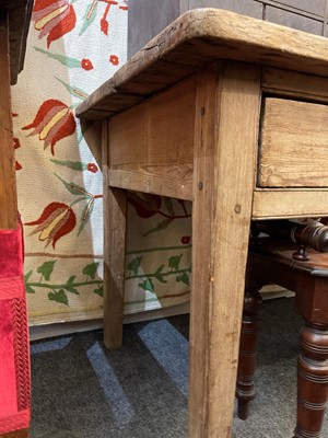 Lot 419 - A scrubbed pine farmhouse table