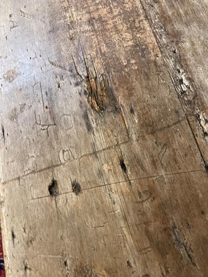 Lot 419 - A scrubbed pine farmhouse table
