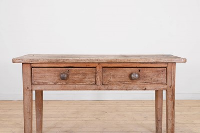 Lot 419 - A scrubbed pine farmhouse table