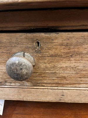 Lot 419 - A scrubbed pine farmhouse table