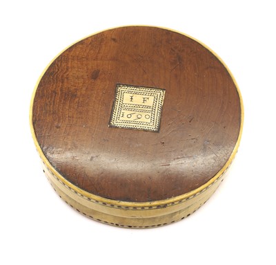 Lot 139 - A horn and wood snuff box