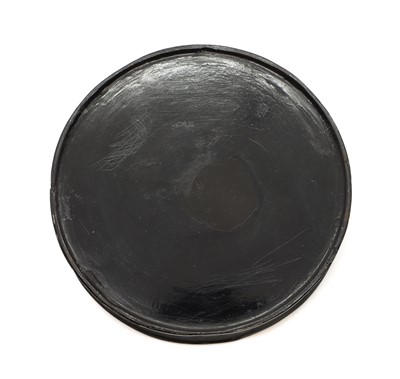 Lot 136 - A papier mâché snuff box