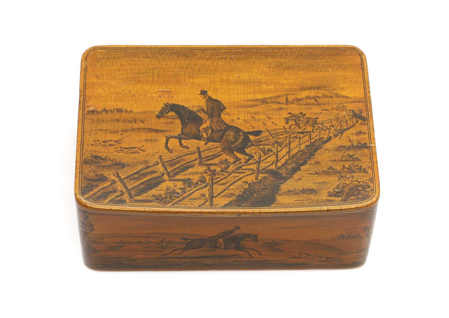 Lot 116 - A sycamore snuff box