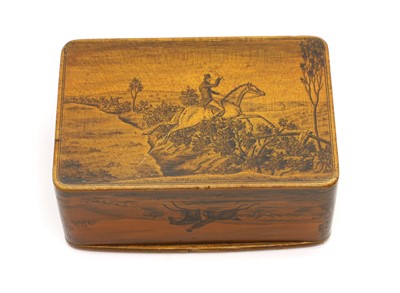 Lot 116 - A sycamore snuff box