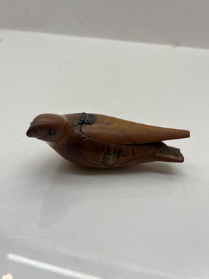 Lot 111 - A carved bird snuff box